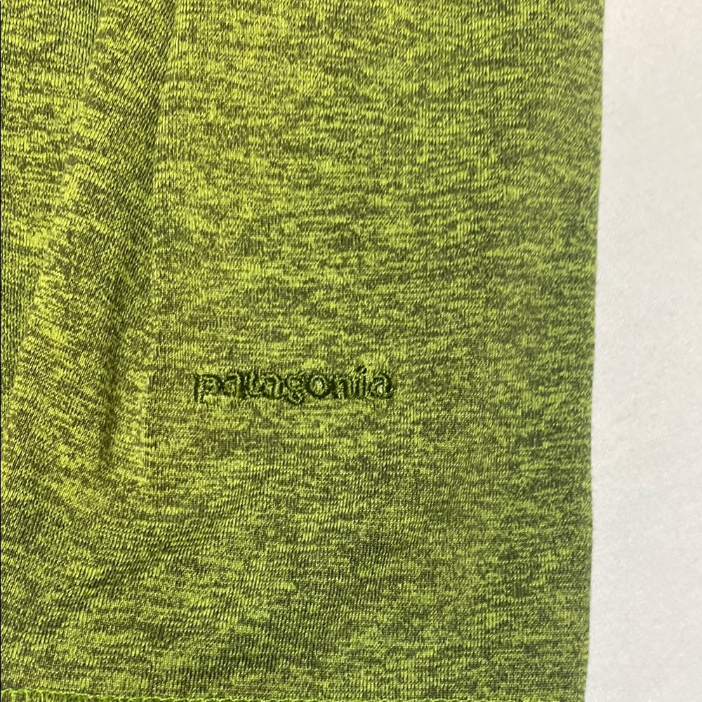 Patagonia full zip green light weight hoodie XS runs large - Picture 4 of 7